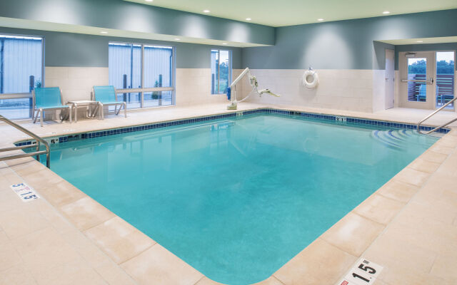 Holiday Inn Express & Suites Kingdom City by IHG