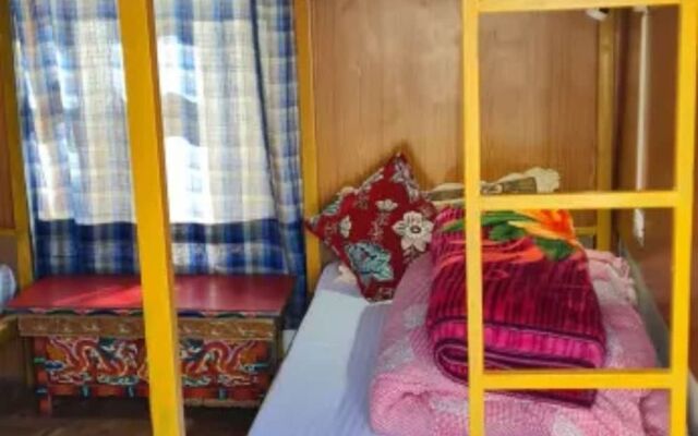 Piggy Hostel Kaza