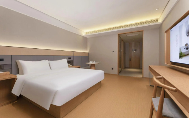 Ji Hotel (Zhenjiang Railway Station South Square)