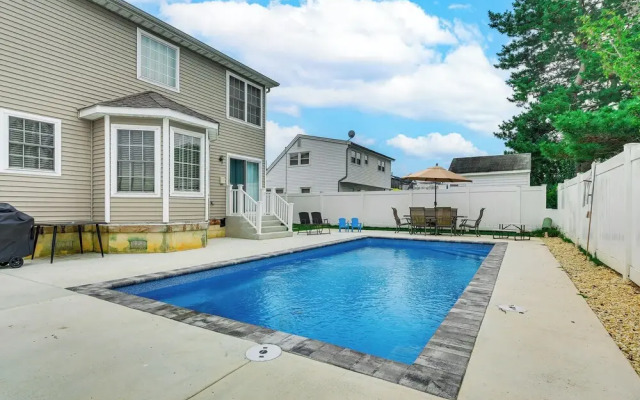 Spacious Brigantine Home ~ 1 Block to Beach!
