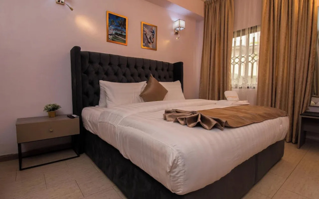 Marchforte-Courtyard Hotel