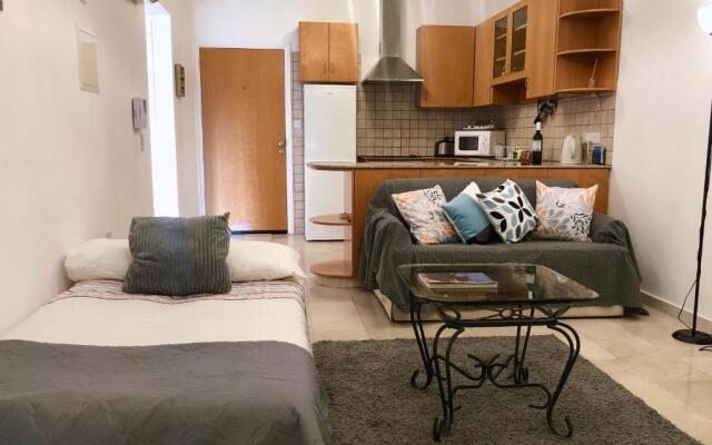 1 bedroom flat, prime location near sea, sleeps 4