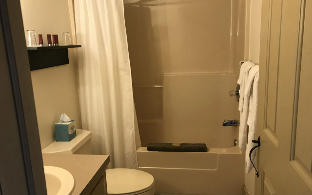 Inn at Millrace Pond