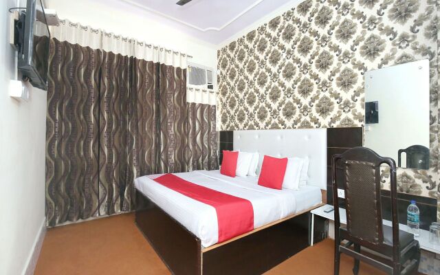 OYO 10376 Hotel Golden Inn