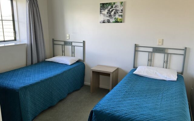 Camelot Motor Lodge 2004