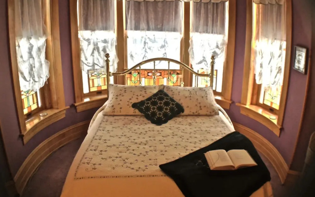 Ferris Mansion Bed and Breakfast