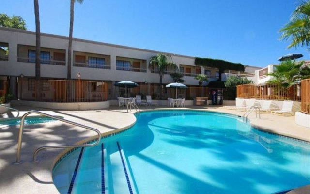 Ramada Inn & Suites Foothills Resort