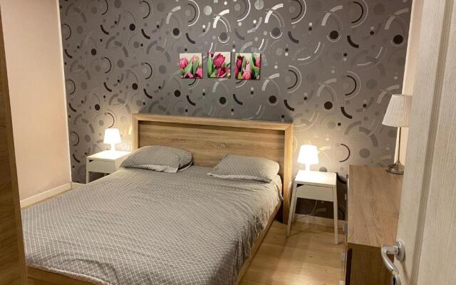 IGI RED FLAT with free private parking