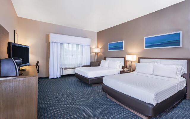 Holiday Inn & Suites Pharr