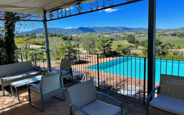 "apt 2 in Spoleto - Stunning Grounds. Panoramic Views all Around You! Sleeps 4"