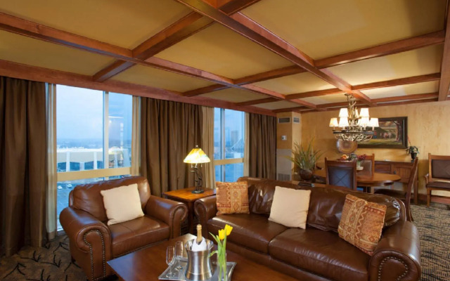 Crowne Plaza Tulsa - Southern Hills