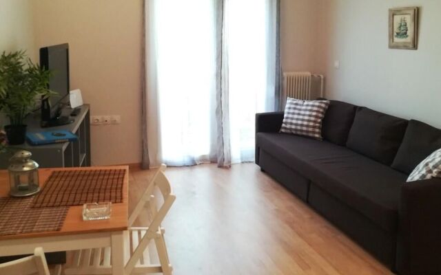 Elegant Apartment In Petralona