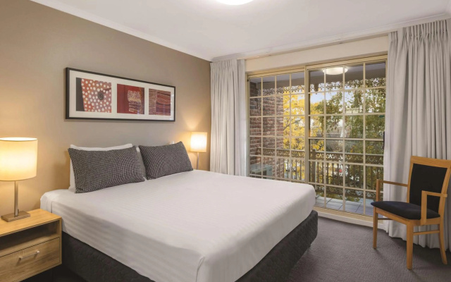 Adina Serviced Apartments Canberra Kingston – Guest Rooms – Kingston