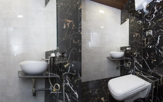 OYO 27640 Hotel Blue Sapphire Residency