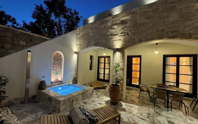 Vetus Vicinato Luxury Homes