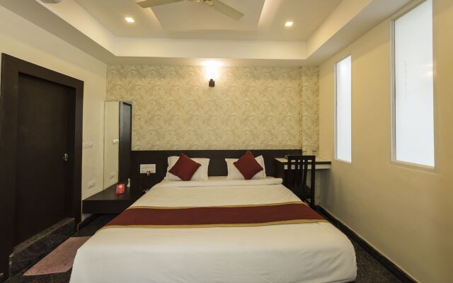 OYO 11414 Hotel Silver Suites