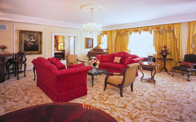 Market Pavilion Hotel