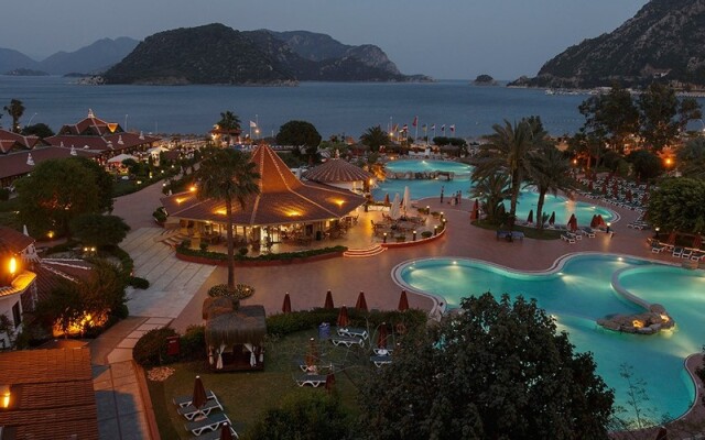 Martı Resort Hotel (*****)