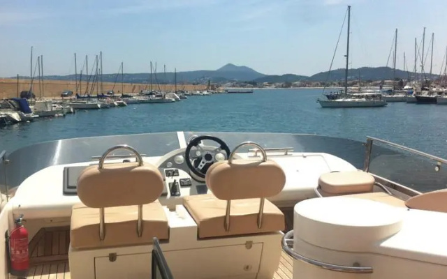 Luxe Yacht including SunSet Cruise