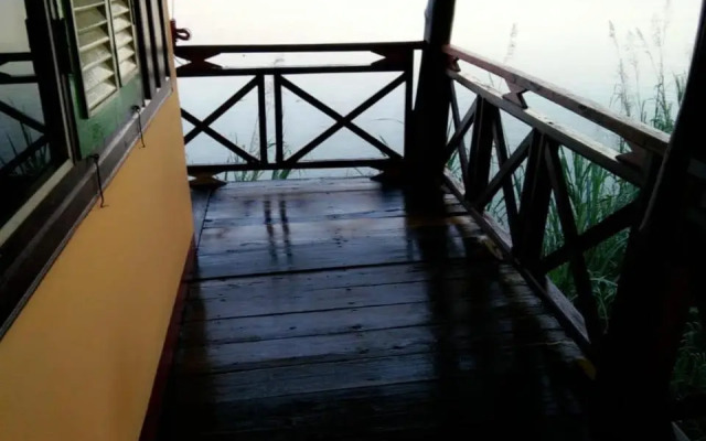 Anouxa Riverview Guesthouse