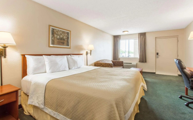 Days Inn by Wyndham Mesa East