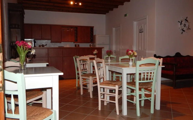 Tinos Suites & Apartments