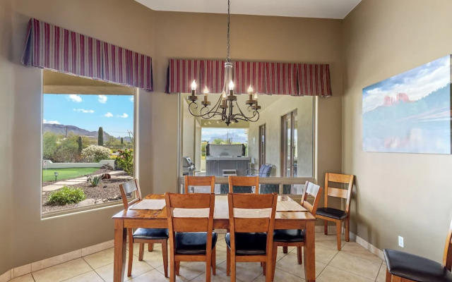 East Mesa Desert and Mountain Views: 5br, Pool