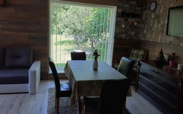 Holiday House Stipe