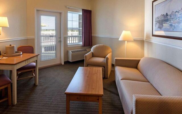 Comfort Suites Chincoteague Island Bayfront Resort