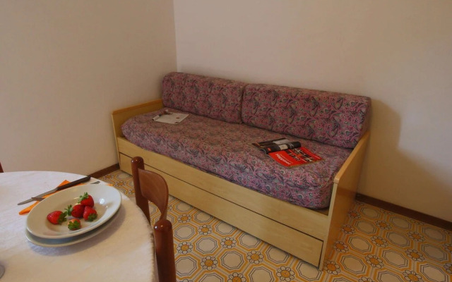 Lovely Holiday Home in Giannella nera Sea