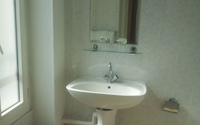 Ideal Hotel