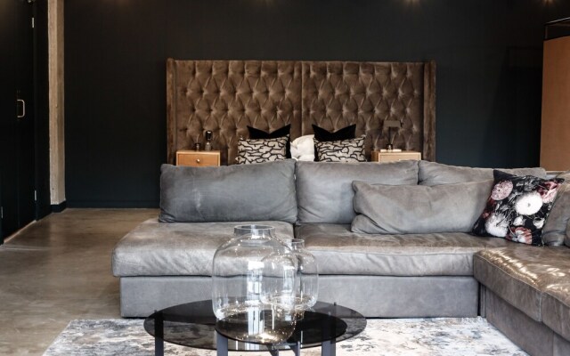 Cartel House Hotel on Loop