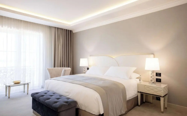 Tresor Le Palais Timisoara, Curio Collection By Hilton