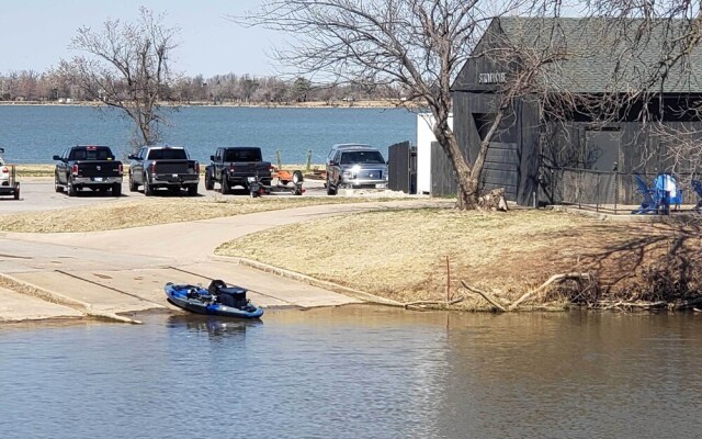 Spacious Bethany Home Near Lake Overholser!