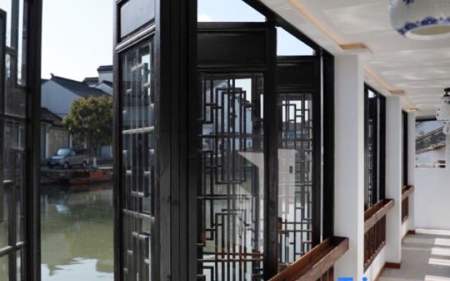 Tongli Qingyuan River View Holiday Inn