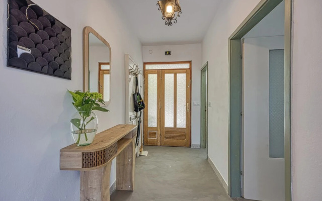 Enolabee Harbour View Apartment
