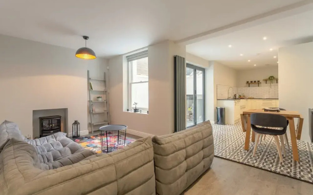 Spacious 1 Bedroom Flat With Garden