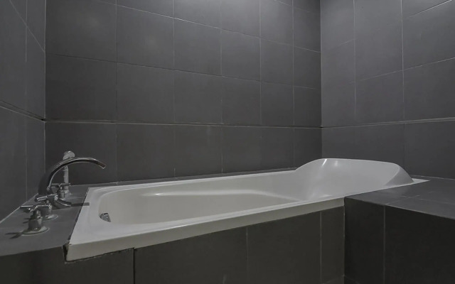 RedDoorz Premium near Paris Van Java Mall