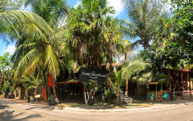 Hostel Bambu Gran Palas And Cenote