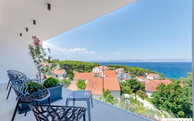 Vitae in Sutivan with 3 bedrooms and 3 bathrooms