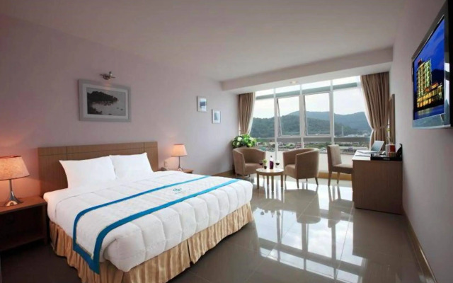 River Hotel