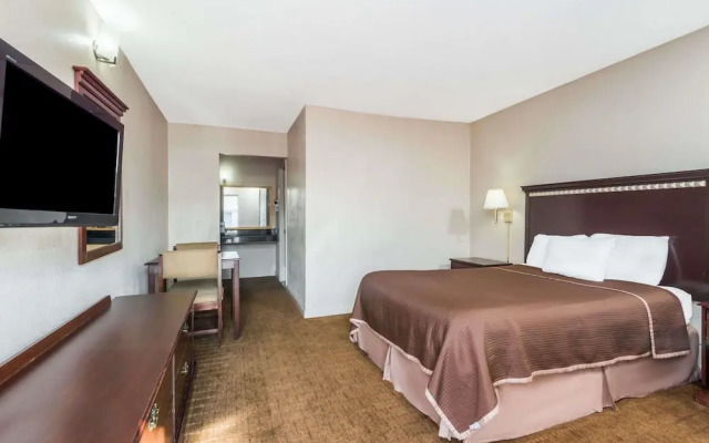 Howard Johnson Express - Springfield