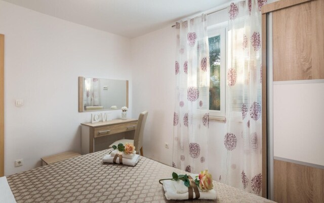 Amazing Home in Milna With 6 Bedrooms, Wifi and Outdoor Swimming Pool