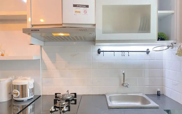 Warm And Homey 2Br Bassura City Apartment