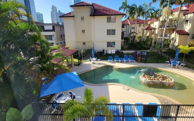 3 Bedroom Surfers Paradise Apartment