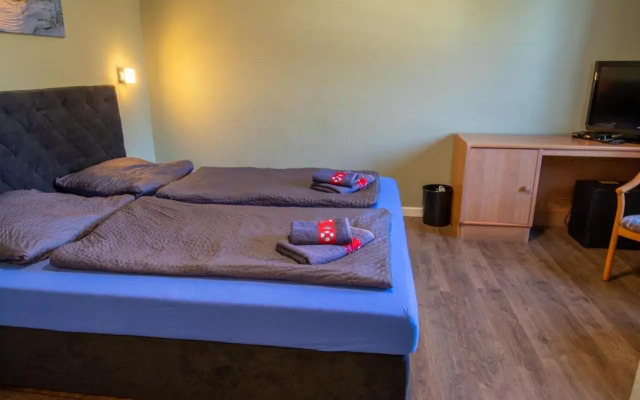 DEB 011 Pension _ direkt am Wasse