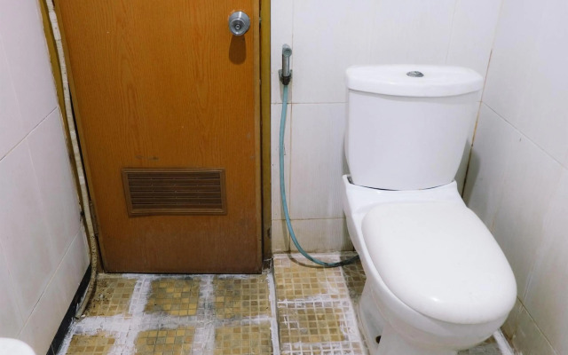 RedDoorz Plus @ Jalan Pemuda Jakarta