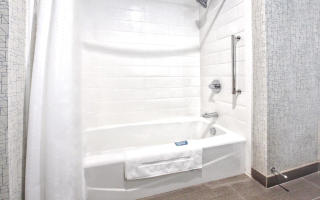 Holiday Inn Express & Suites Moore by IHG