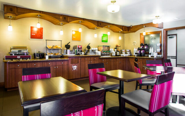 Comfort Inn & Suites Springfield I-44