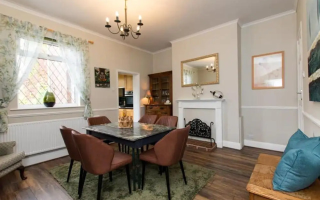 Captivating 2-bed House in Chesterfield